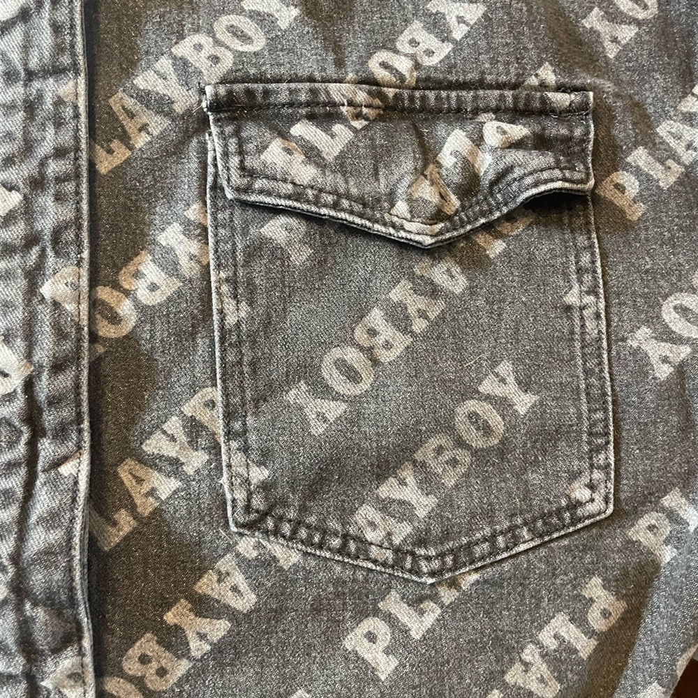 PLAYBOY all over print Charcoal Denim thick button down with snaps size large - Picture 3 of 9